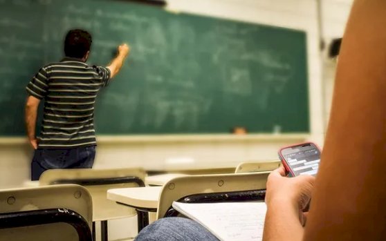 A Vida sem Celular nas Escolas: Desafios e Transformações