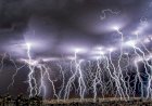 Fotógrafo registra 'chuva' de raios impressionantes em Águas Claras; vídeo viraliza