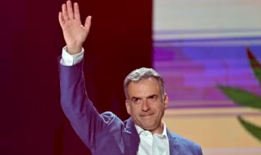 Yamandú Orsi É Eleito Presidente do Uruguai com Apoio de Mujica