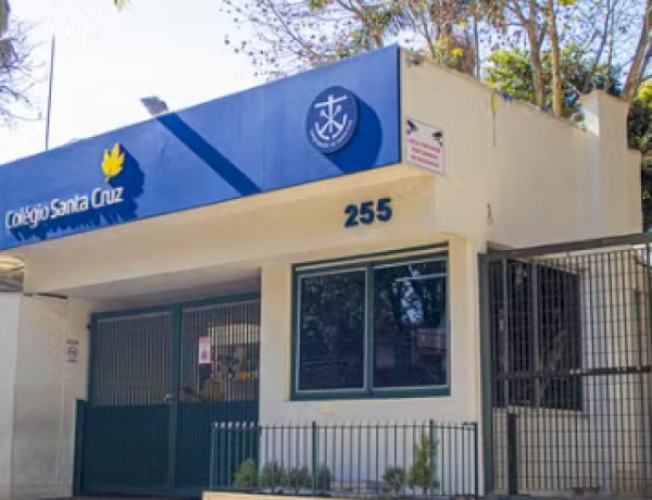 Colégio Santa Cruz suspende 34 alunos por cyberbullying em grupo de WhatsApp