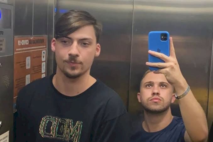 Renan Bolsonaro tem mensagens comprometedoras com ex-assessor expostas