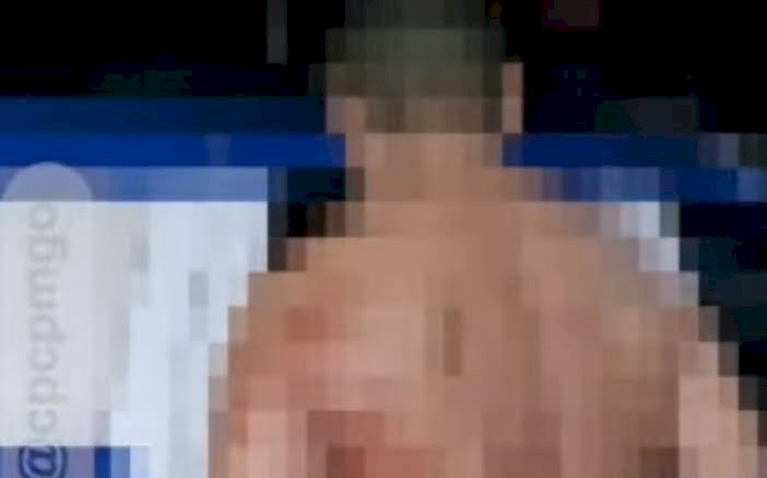 Homem esfaqueia ex e se finge de morto