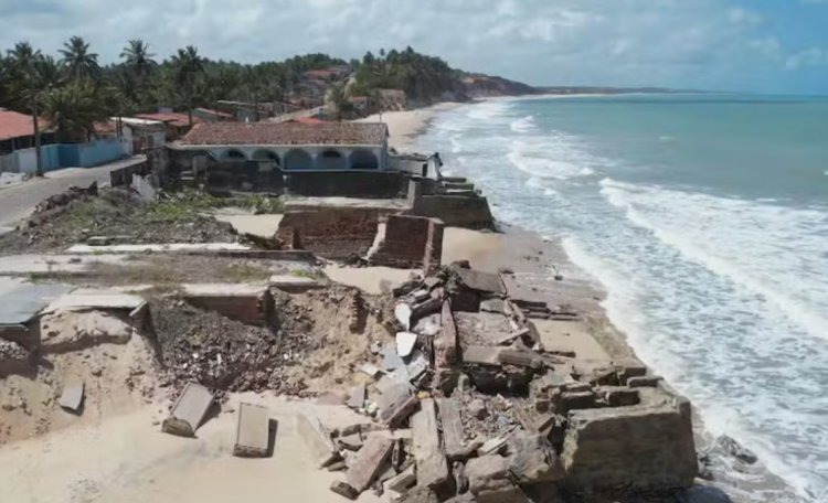 Avanço do Mar Destruição Casas e Ameaça Comunidade Indígena na Paraíba: Baía da Traição Declara Emergência