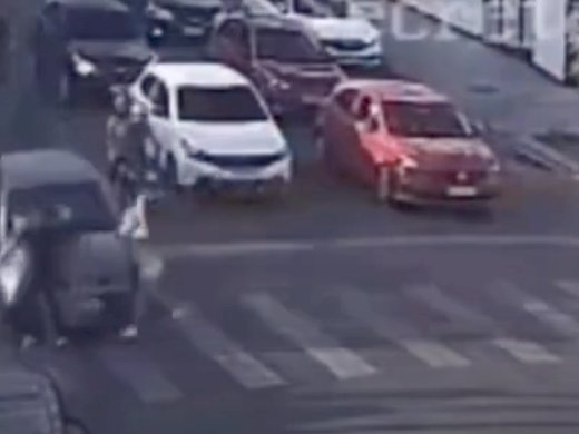 Família é atropelada em faixa de pedestres
