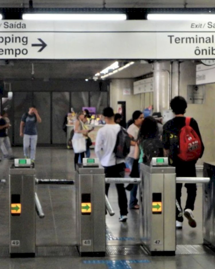 Metrô de SP libera pagamento por aproximação